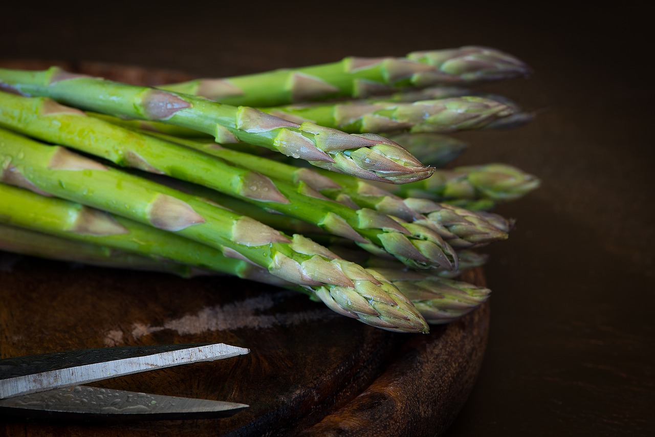 Asparagi in salsa di avocado